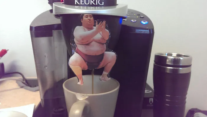 Alguien puso esto en la máquina de café
