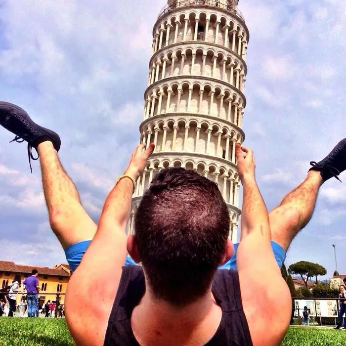 Quien dijera que es aburrido posar con la torre inclinada de Pisa no ha visto estas divertidas fotos