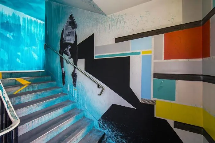 Esta escuela pidió a 100 grafiteros que la pintaran antes de ser renovada, y los resultados son mejores que cualquier renovación