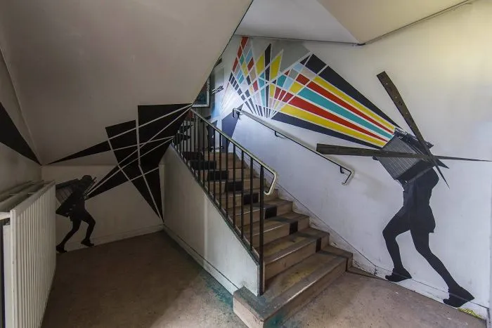 Esta escuela pidió a 100 grafiteros que la pintaran antes de ser renovada, y los resultados son mejores que cualquier renovación