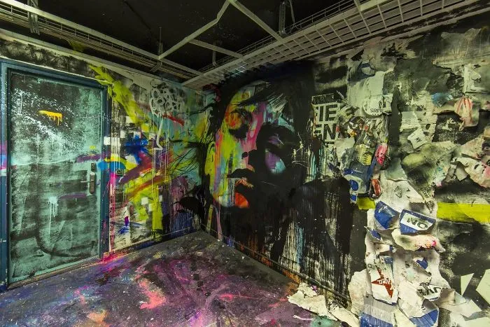 Esta escuela pidió a 100 grafiteros que la pintaran antes de ser renovada, y los resultados son mejores que cualquier renovación