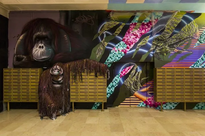Esta escuela pidió a 100 grafiteros que la pintaran antes de ser renovada, y los resultados son mejores que cualquier renovación