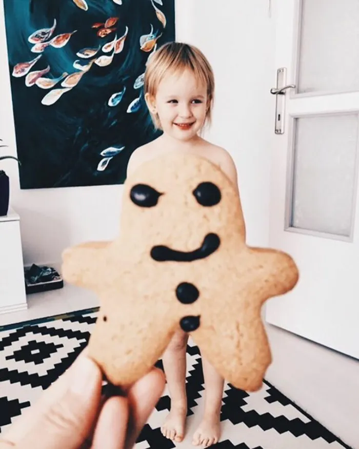 Mom "Dresses" Her Daughter In Food And Flowers Using Forced Perspective, Becomes Internet Star