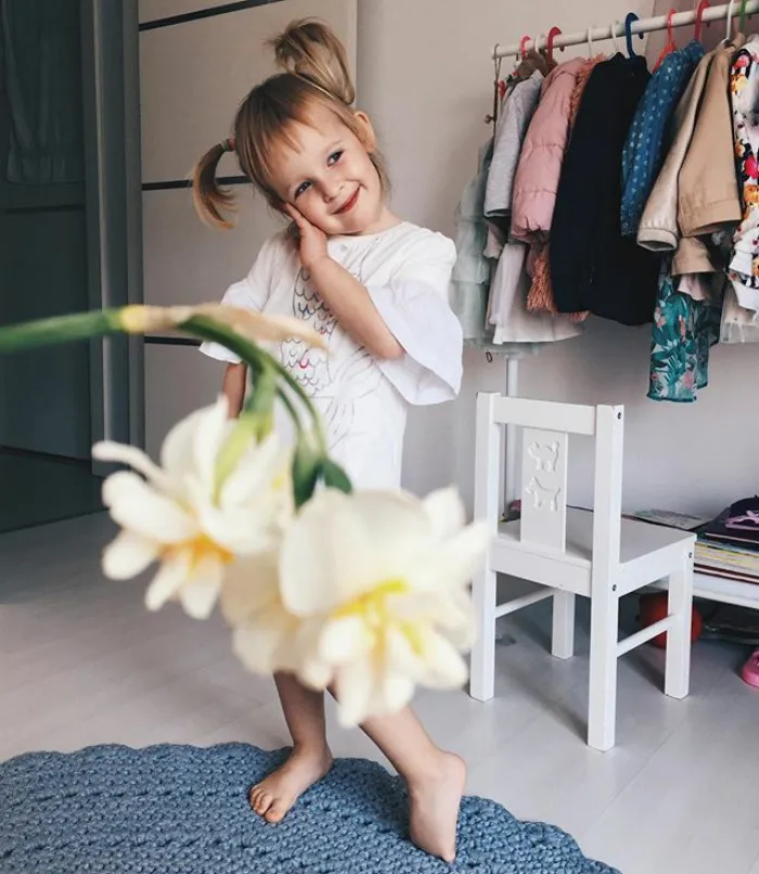 Mom "Dresses" Her Daughter In Food And Flowers Using Forced Perspective, Becomes Internet Star