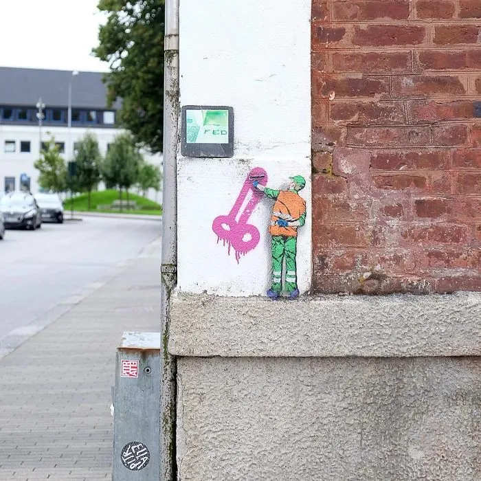 Secret Life Of Tiny Workers Revealed By This Belgium Street Artist