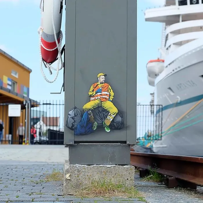 Secret Life Of Tiny Workers Revealed By This Belgium Street Artist