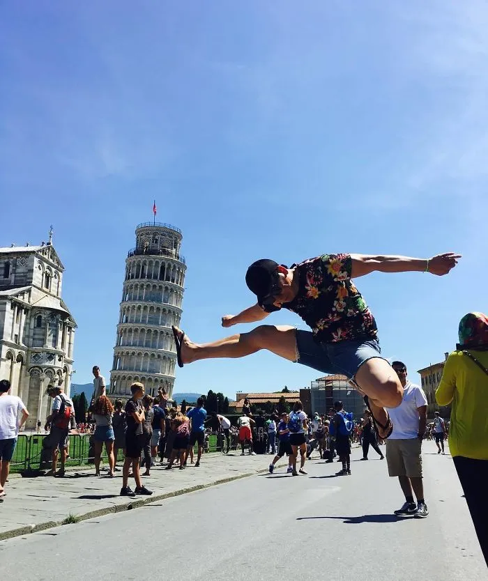 Quien dijera que es aburrido posar con la torre inclinada de Pisa no ha visto estas divertidas fotos
