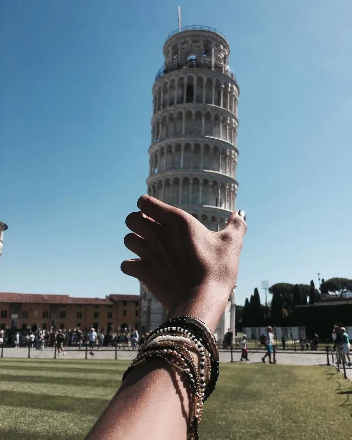 Quien dijera que es aburrido posar con la torre inclinada de Pisa no ha visto estas divertidas fotos