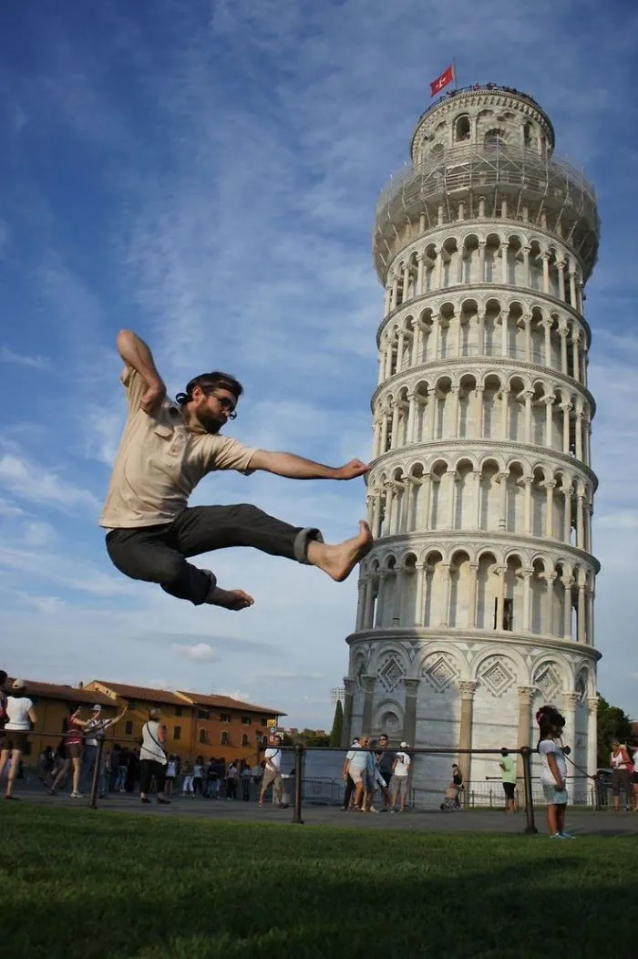 Quien dijera que es aburrido posar con la torre inclinada de Pisa no ha visto estas divertidas fotos