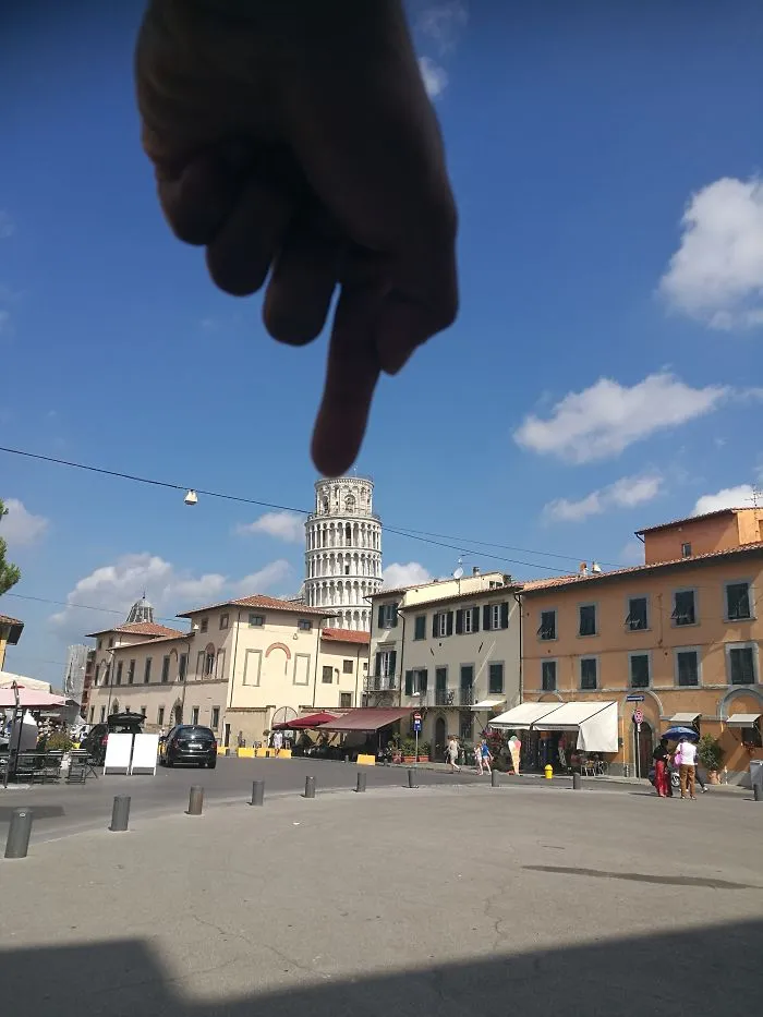 Quien dijera que es aburrido posar con la torre inclinada de Pisa no ha visto estas divertidas fotos