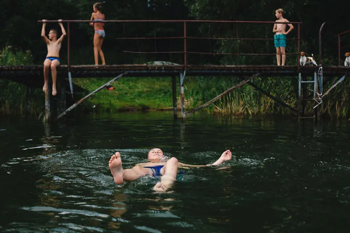 I Capture Colorful Moments Of My Kids Spending Idyllic Summers Without Computers