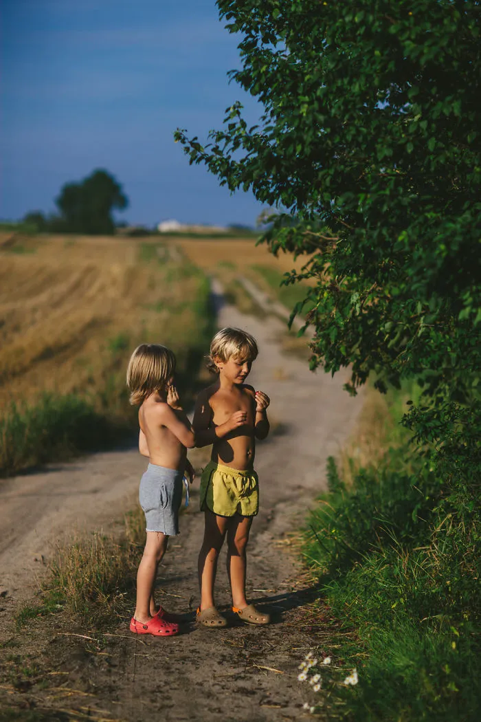 I Capture Colorful Moments Of My Kids Spending Idyllic Summers Without Computers