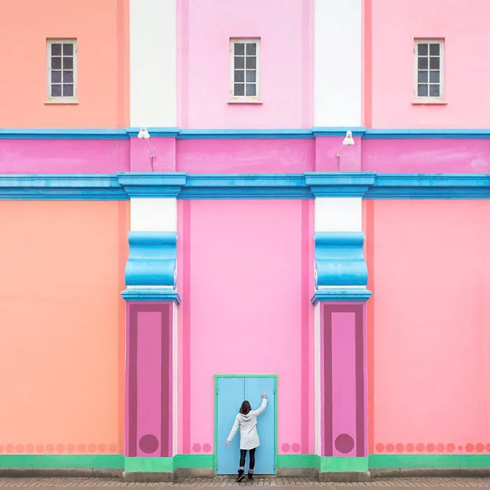 Adorable Duo Travels The World To Play With Architecture, And Their Pics Will Give You An Eyegasm
