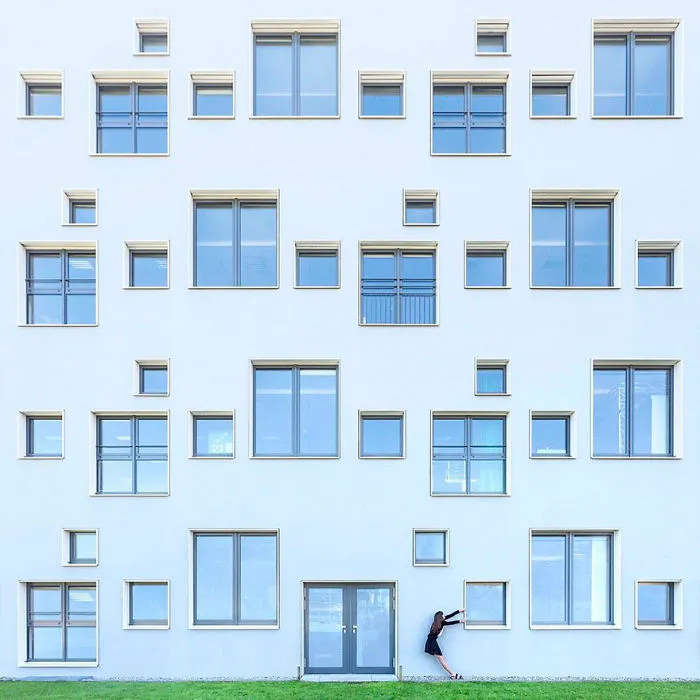 Adorable Duo Travels The World To Play With Architecture, And Their Pics Will Give You An Eyegasm