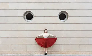 Adorable Duo Travels The World To Play With Architecture, And Their Pics Will Give You An Eyegasm