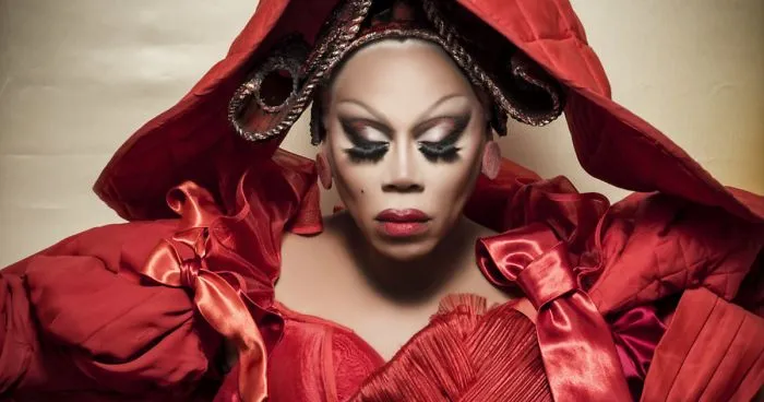 2018 Pirelli Calendar Has An All-Black Cast In "Alice In Wonderland" World, And It's Epic