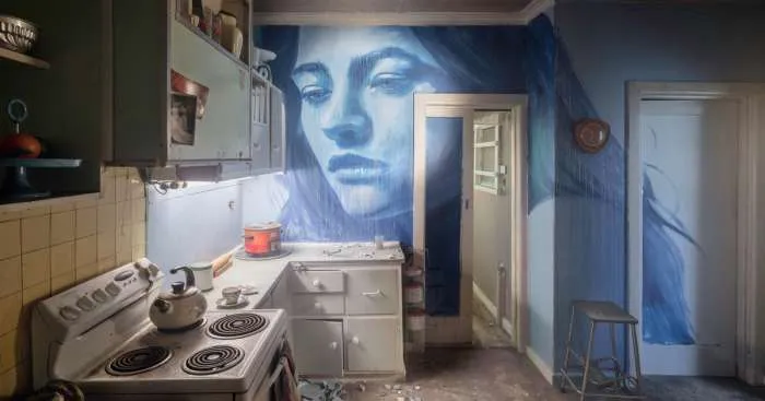 Artist Covers Soon-To-Be-Demolished House In Murals To Let It Shine For The Last Time