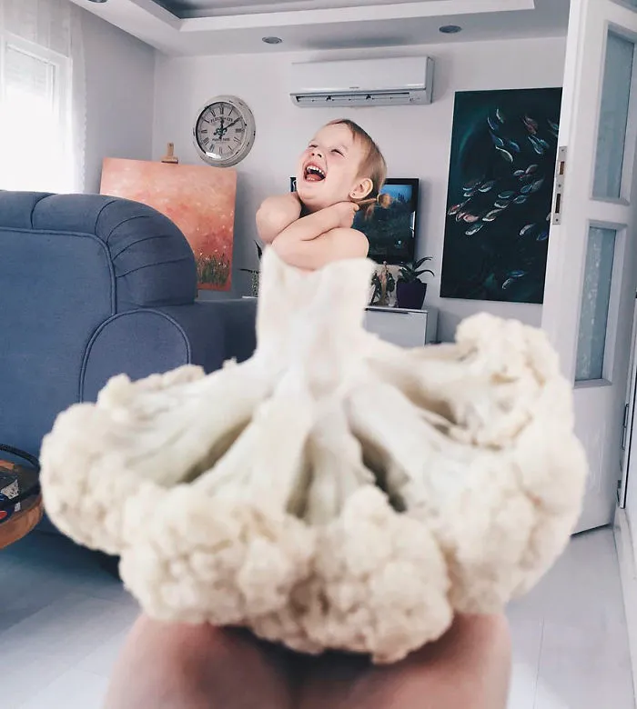 Esta madre "viste" a su hija con flores y comida usando la perspectiva forzada, y triunfa en internet