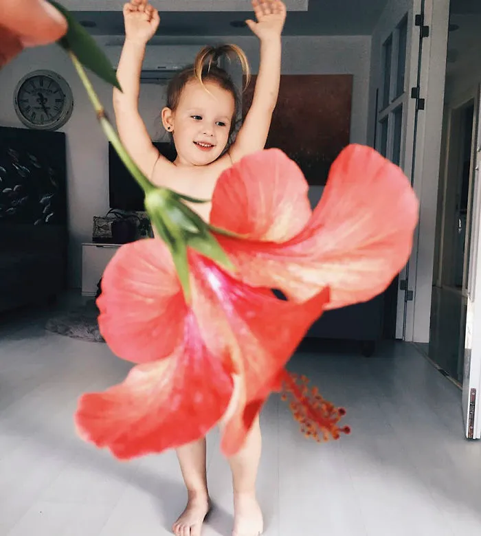 Esta madre "viste" a su hija con flores y comida usando la perspectiva forzada, y triunfa en internet