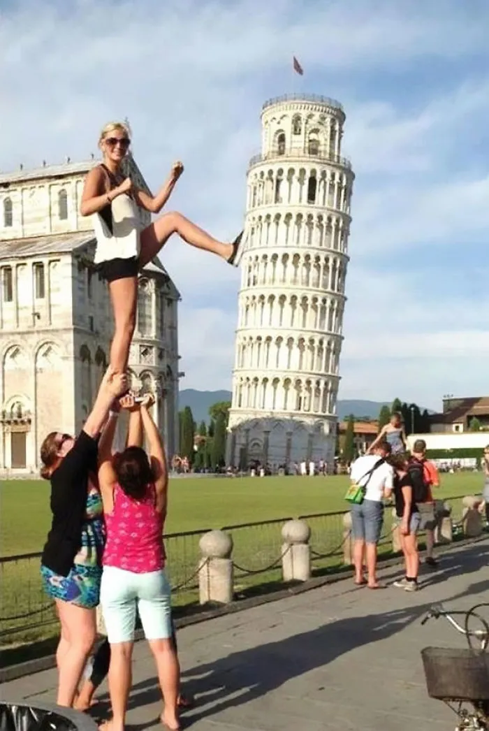 Quien dijera que es aburrido posar con la torre inclinada de Pisa no ha visto estas divertidas fotos