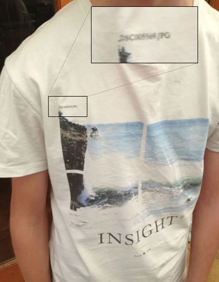 Esta camiseta tiene impreso el nombre del archivo