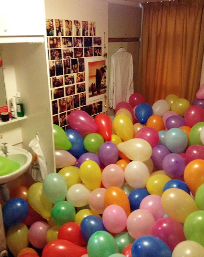 Dentro de uno de estos globos está el usb con mi tesis. Gracias chicos