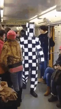 Ser transdimensional en el metro