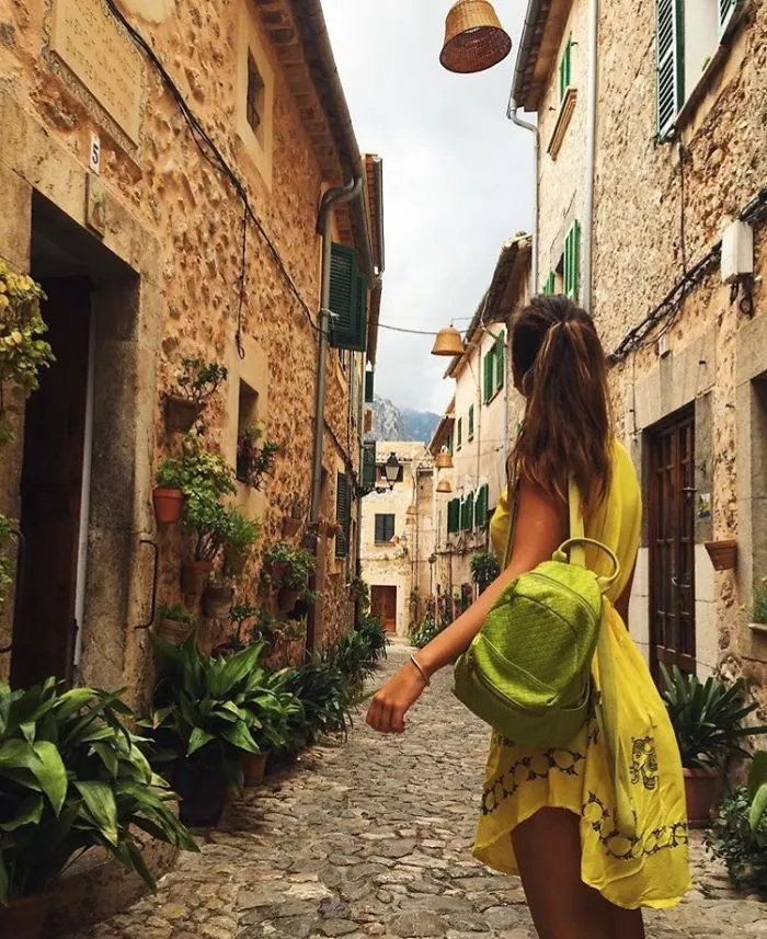 Gorgeous Dentistry Student From Romania Travels The World And It Will Make You Want To Get Organized And Do The Same