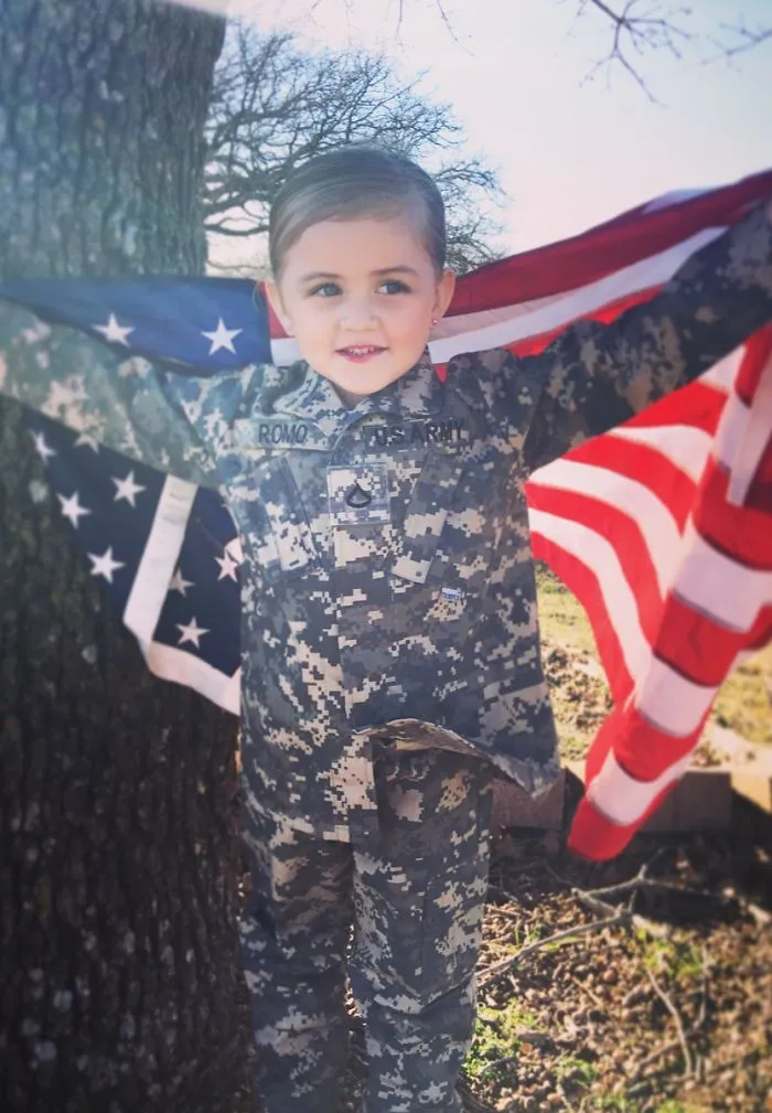 18 Photos That Show How 3-Year-Old Wants To Be Just Like Her Hero