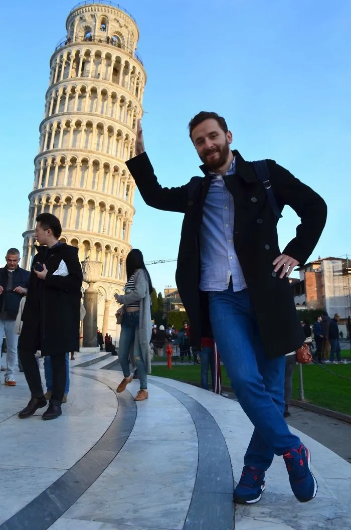 Quien dijera que es aburrido posar con la torre inclinada de Pisa no ha visto estas divertidas fotos