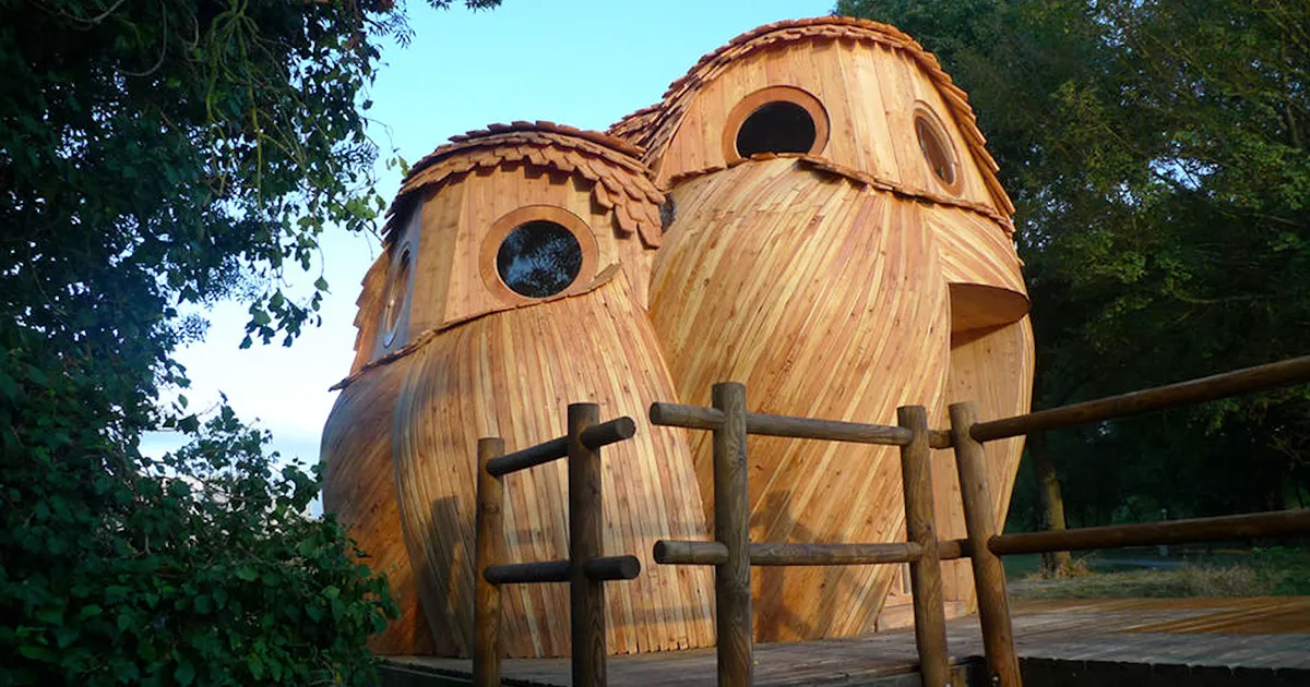 Puedes dormir gratis en estas cabañas francesas en forma de búho