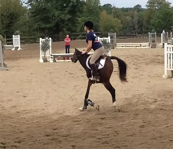 Lo que pasa al sacar a un caballo en movimiento