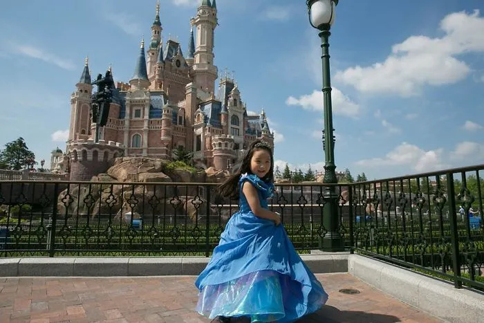 Dad Makes His Daughter A Real Life Princess