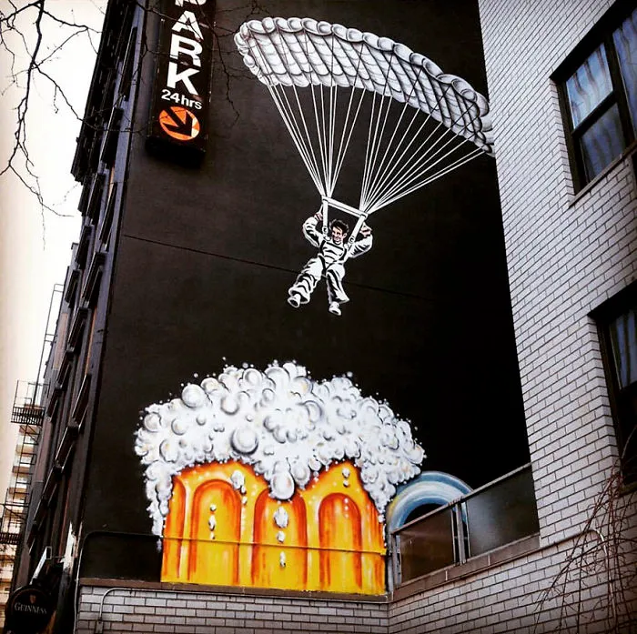 Hay un artista callejero genial suelto por Nueva York, esperamos que no le pillen