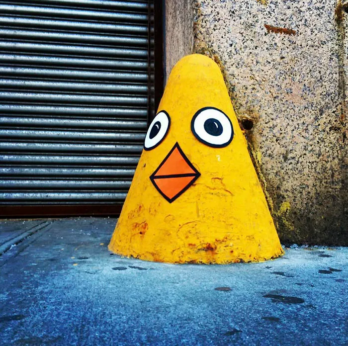 Hay un artista callejero genial suelto por Nueva York, esperamos que no le pillen