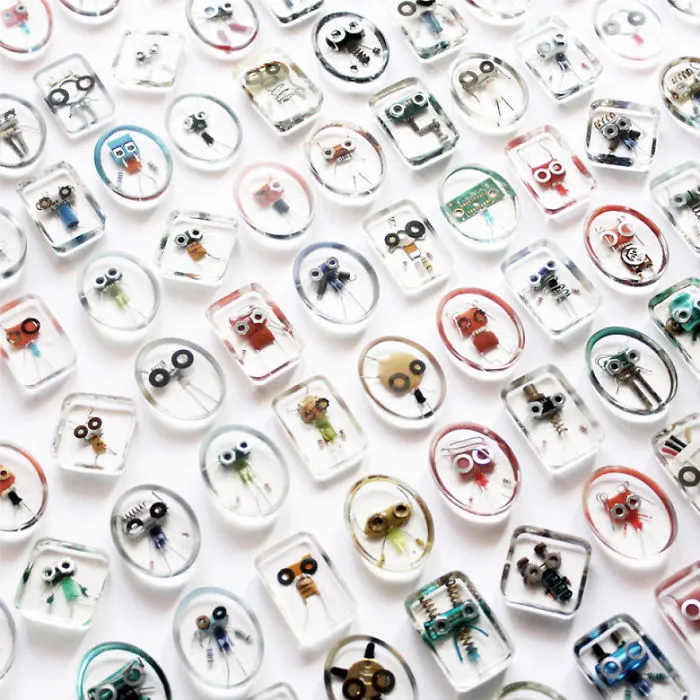 I Turned Electronic Components Into Tiny And Biggie Robots