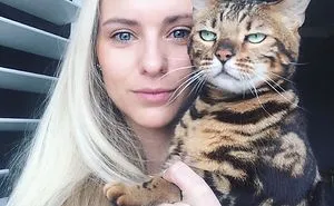 68 Times Cats Didn’t Want To Be In Your Stupid Selfies And The Result Was Hilarious