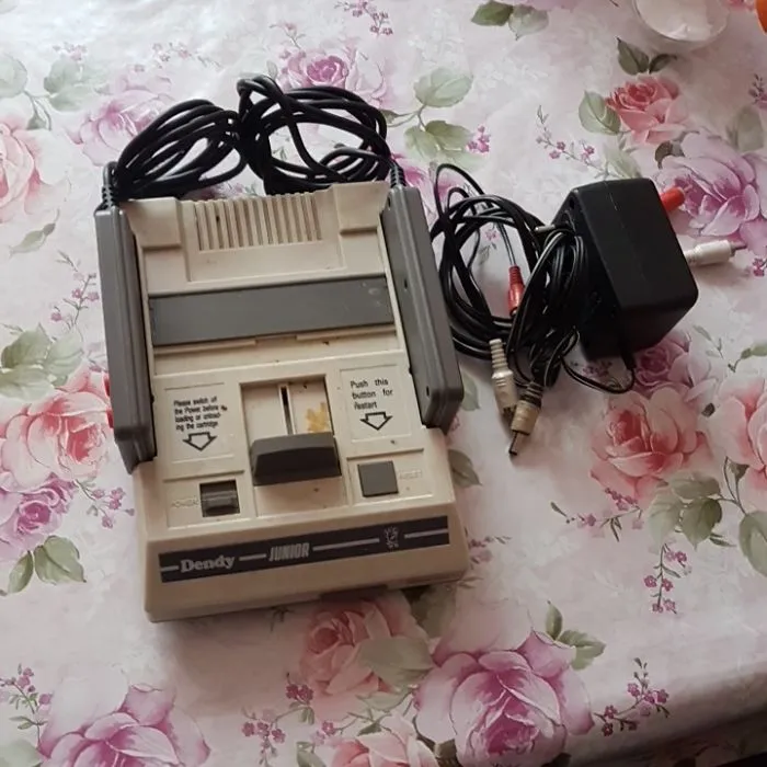 Hace 22 años mi hermana me escondió mi videoconsola. Hoy mis padres la han encontrado en una caja de zapatos en una esquina del armario