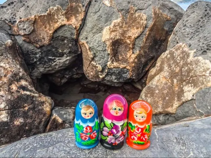 World's First Dolls To Travel Around The Globe!