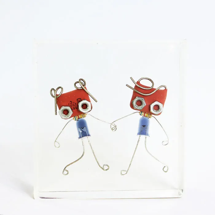 I Turned Electronic Components Into Tiny And Biggie Robots