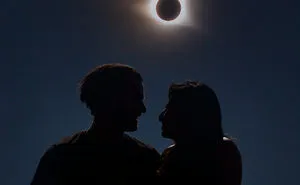 Engaged Couple Gets Photo Of A Lifetime