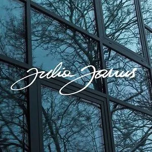 Julia Janus
