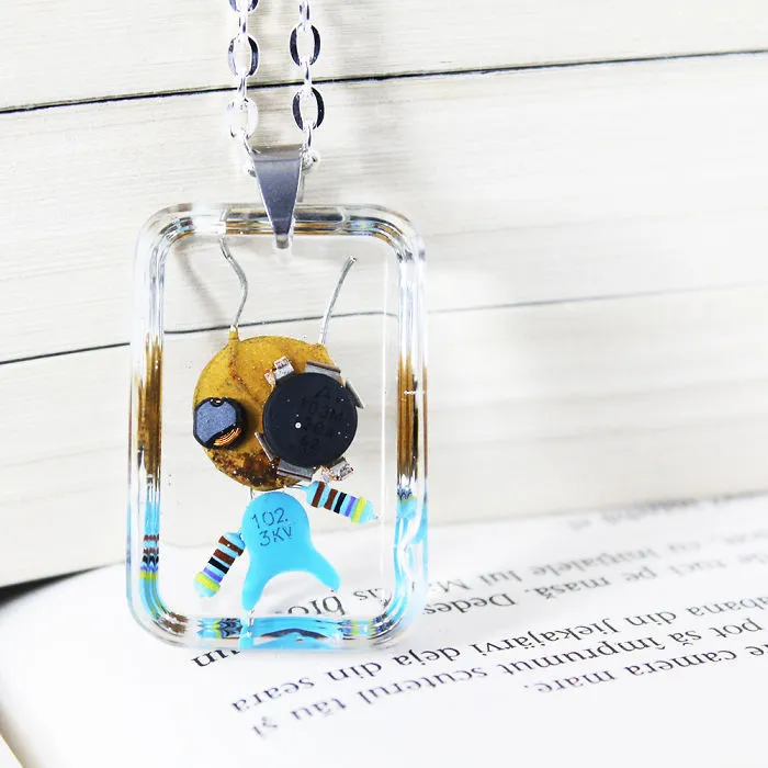 I Turned Electronic Components Into Tiny And Biggie Robots