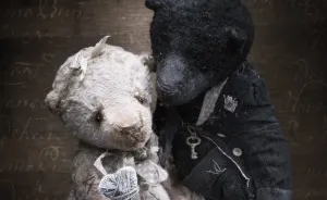 Russian-Born Artist Creates One-Of-A-Kind Vintage Looking Bears