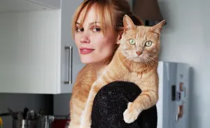 I've Photographed More Than 13 Girls And Their Cats To Prove That Cat Ladies Are Awesome