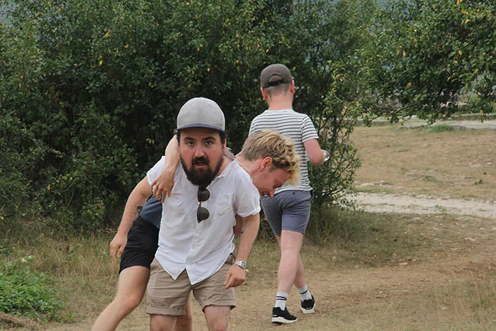 This Guy Was Responsible For Vacation Pics, His Friends Probably Didn’t Expect This…