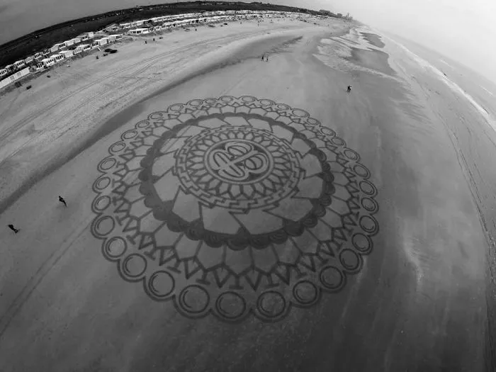 I've Been Drawing On Beaches Since Childhood, And I Still Do
