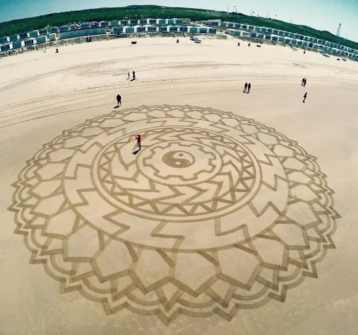 I've Been Drawing On Beaches Since Childhood, And I Still Do