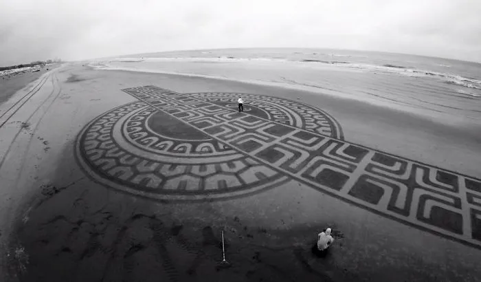 I've Been Drawing On Beaches Since Childhood, And I Still Do