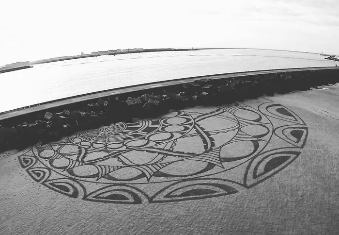I've Been Drawing On Beaches Since Childhood, And I Still Do